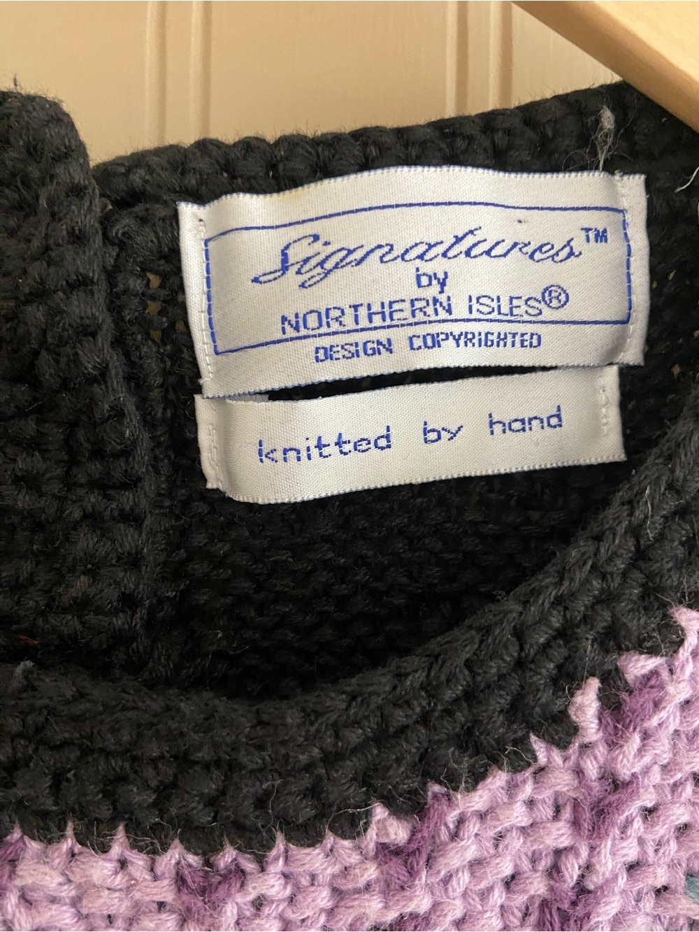 Signature by Northern Isles Knitted by Hand Colourful Sweater Women’s Size M - Picture 8 of 10